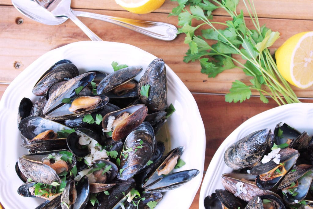 Paleo Mussels in White Wine (Moules Marinière) | Kit's Coastal | #kitscoastal #coastalpaleo #paleo #healthyeating #glutenfree #dairyfree