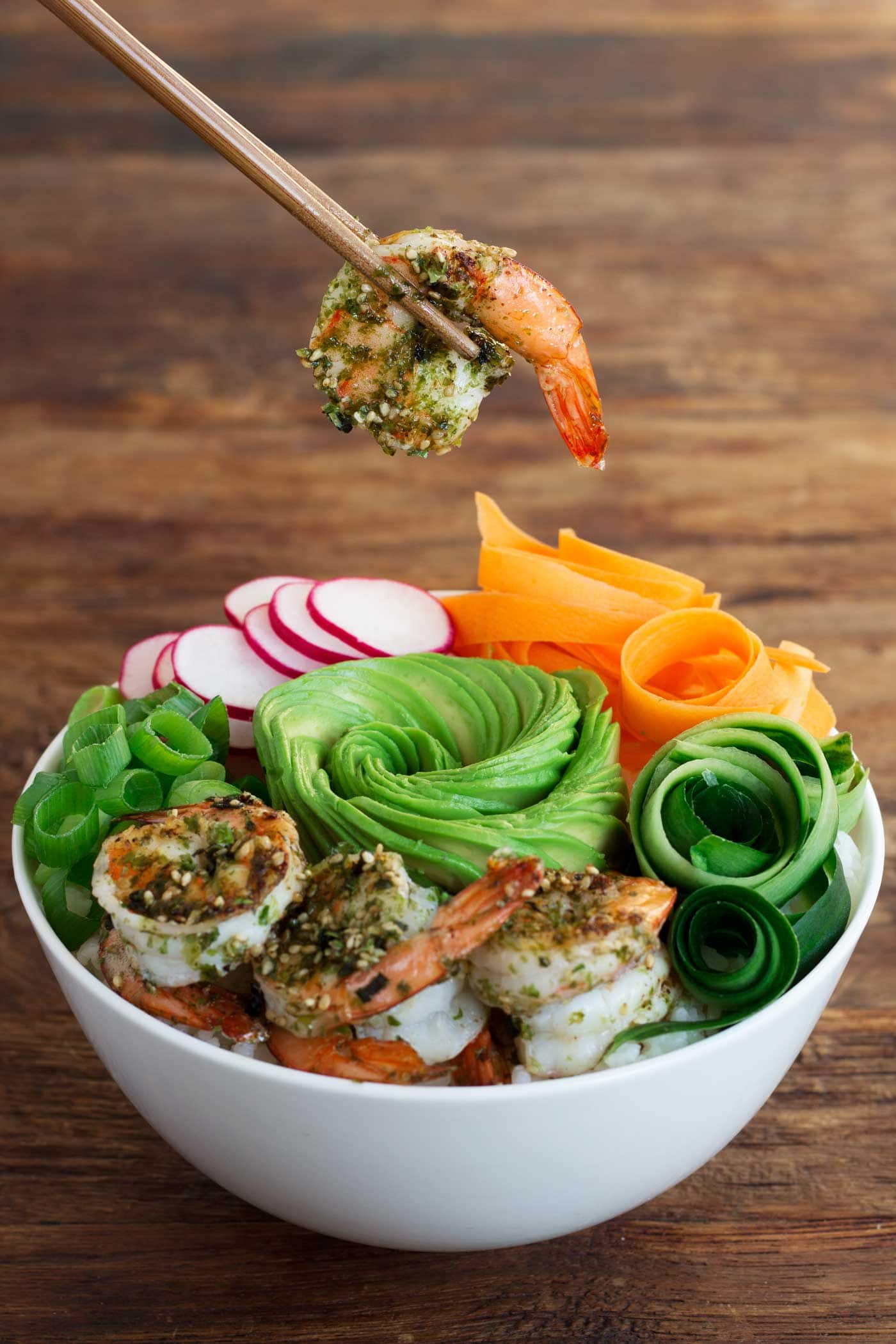 These sushi bowls only take 25 mins to make and are perfect for a quick weeknight meal. They are gluten free and can be made paleo and low carb/keto!
