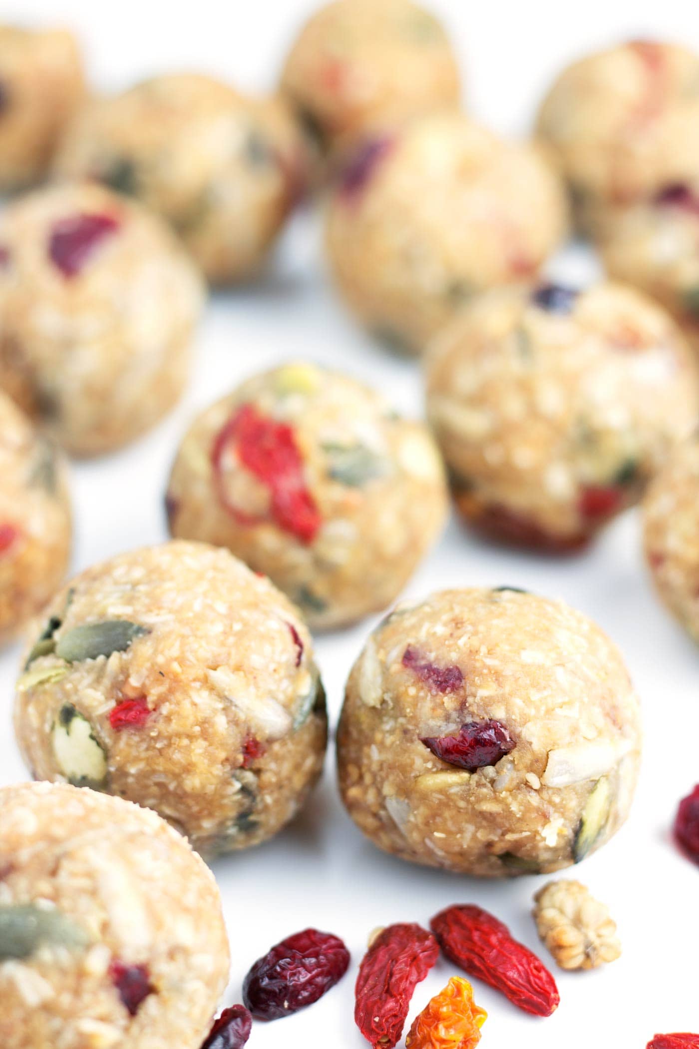 Perfect for a quick breakfast or snack! A mixture of oats, nuts, seeds, and berries, these no-bake breakfast bites are easy to make, gluten free, and vegan!