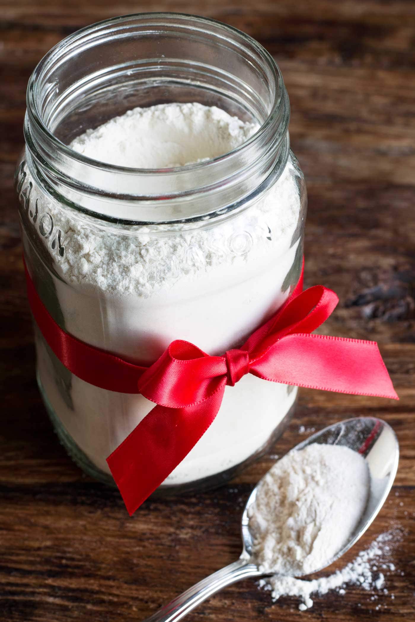 Perfect for holiday baking! Just like regular powdered sugar but made paleo. No refined cane sugar. Quick and easy to make in only 4 mins using a blender!