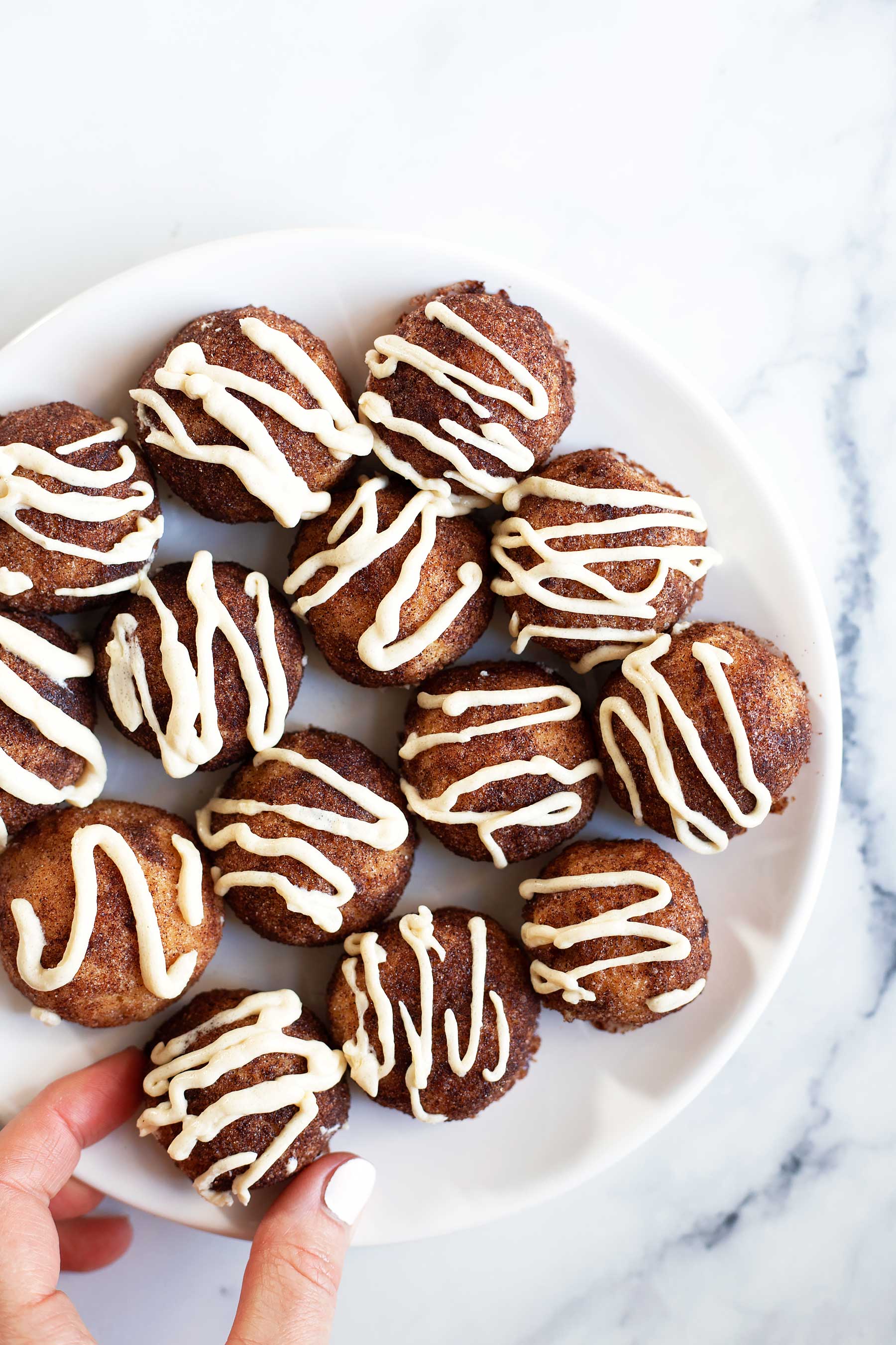 Super easy to make and the perfect texture! Like cinnamon rolls but without all the effort! These Keto Cinnamon Roll Donut Holes are perfect for a quick weekend breakfast. And they only take 30 minutes to make! Keto brunch. Keto breakfast. Keto dessert. Keto donut holes. Keto cinnamon rolls. Healthy cinnamon rolls. Gluten Free cinnamon rolls. #healthybreakfast #ketobreakfast #ketodessert #ketocinnamonrolls #glutenfreecinnamonrolls #lowcarbbrunch #lowcarbdessert #healthydessert #lakanto #sugarfreedessert 