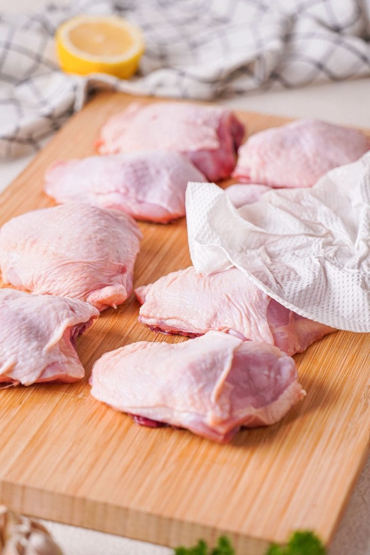 drying chicken thighs with paper towel
