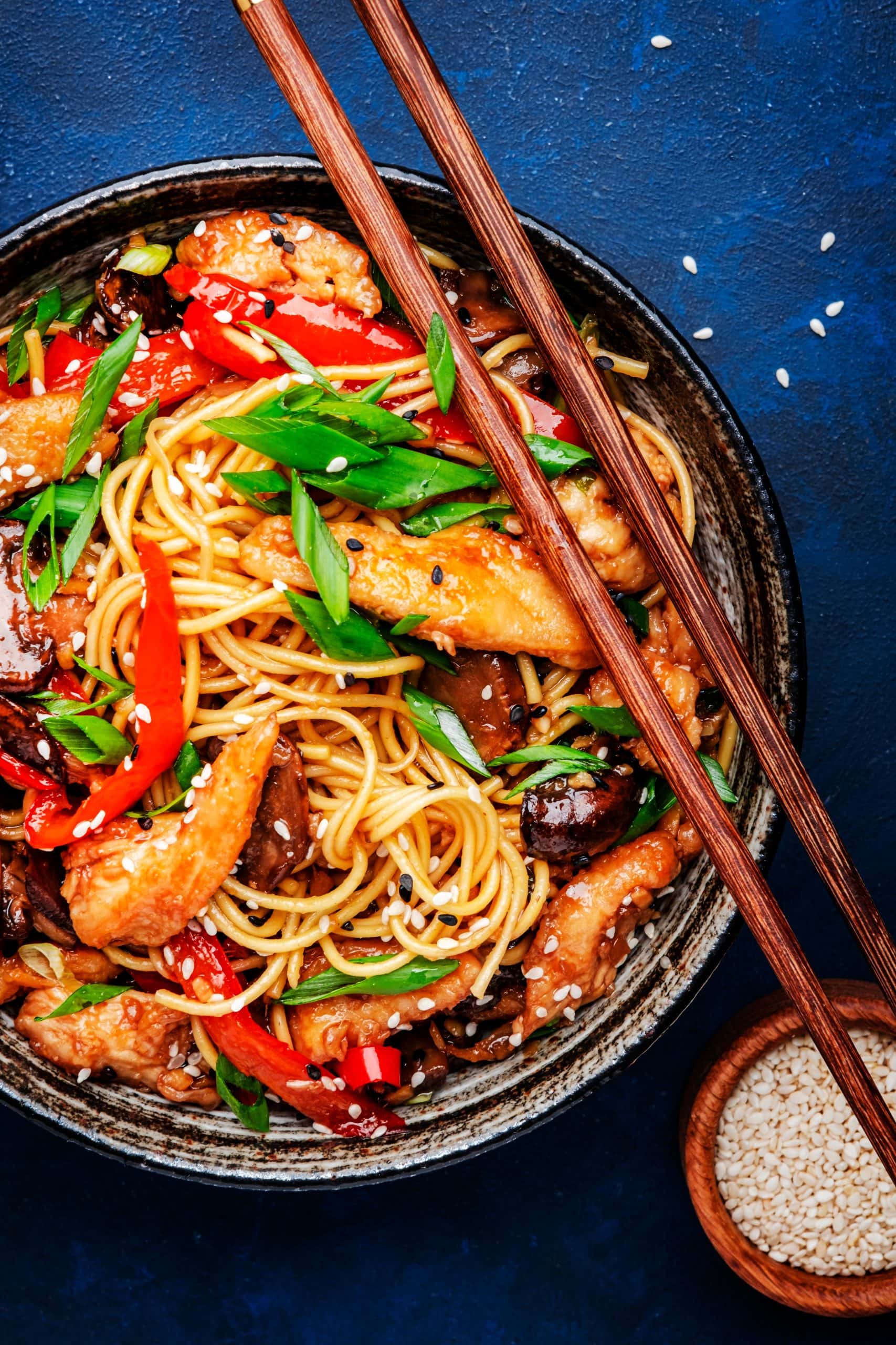 stir fry noodles with chicken and vegetables